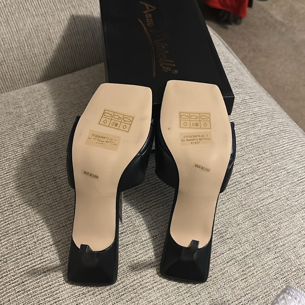 NIB quilted heels - Picture 4 of 5
